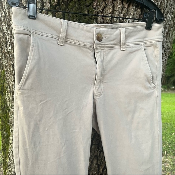 AMERICAN EAGLE SUPER STRETCH LOW RISE FLARE LEG SCHOOL TAN KHAKI UNIFORM PANTS - Picture 4 of 9